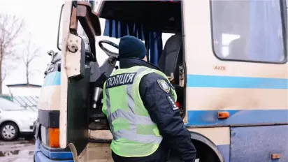 Масштабні рейди на Рівненщині: поліція масово перевіряє маршрутки та автобуси - фото