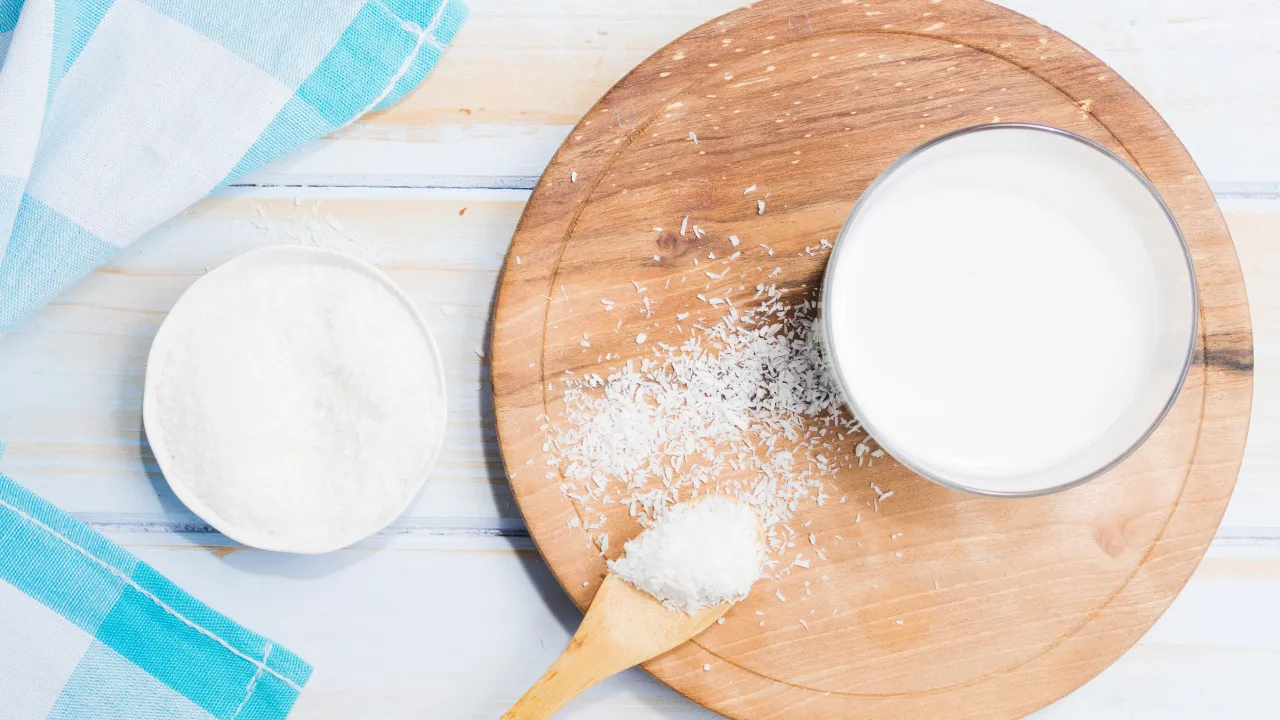 Ви все життя гасили соду оцтом неправильно: головний секрет пухкого тіста 