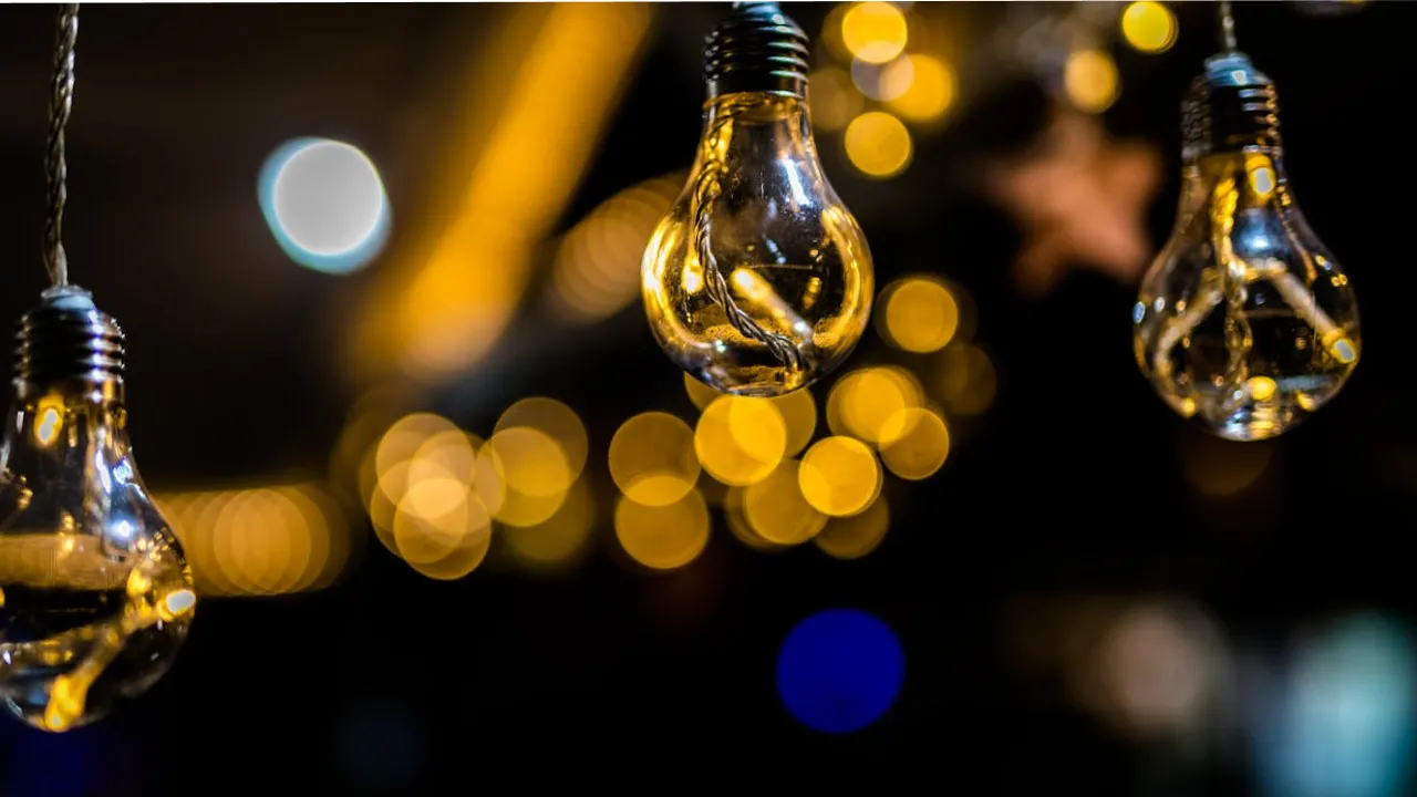 Тарифи на світло з 1 травня: уряд ухвалив остаточне рішення щодо ціни за кіловат 