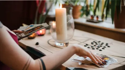 Гороскоп на 18 лютого 2026 року за картами Таро для всіх знаків Зодіаку - фото