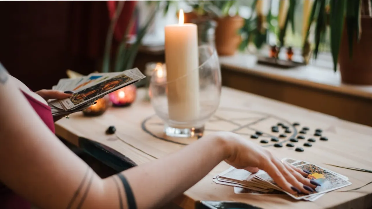 Гороскоп на 18 лютого 2026 року за картами Таро для всіх знаків Зодіаку 