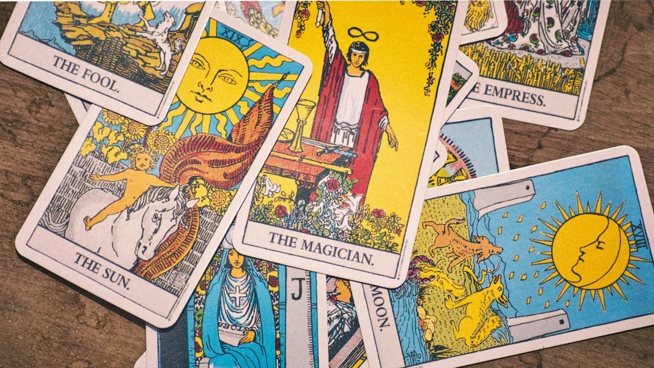 Гороскоп на 19 лютого 2026 року за картами Таро для всіх знаків Зодіаку 