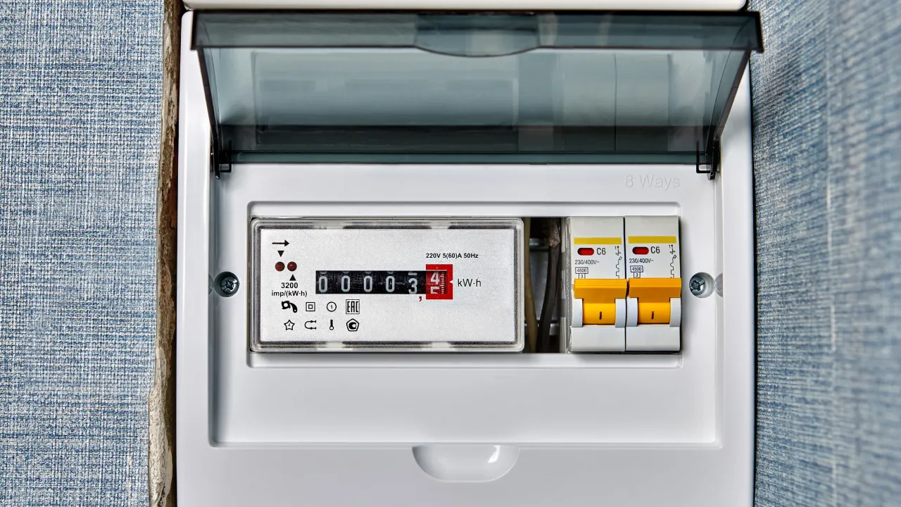 Світла менше, а платіжки більші: у YASNO пояснили головний парадокс відключень 