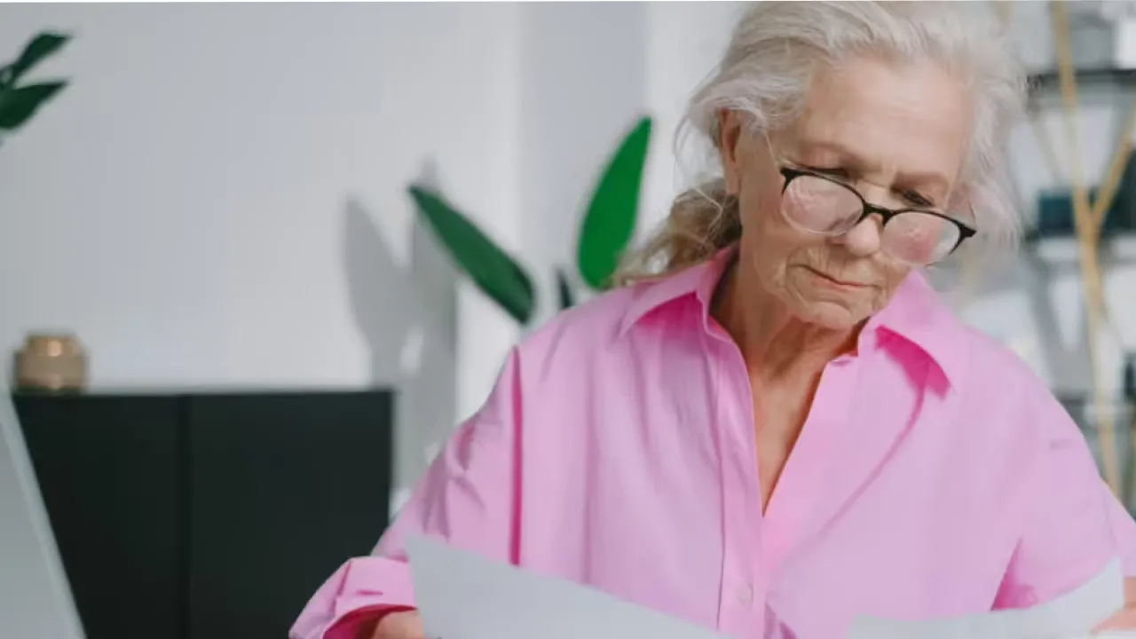 Час до 1 квітня: понад мільйон пенсіонерів можуть втратити виплати без перевірки — як діяти 