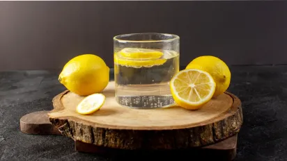 Що буде з організмом, якщо щоранку пити теплу воду з лимоном та медом: відповідь вчених - фото