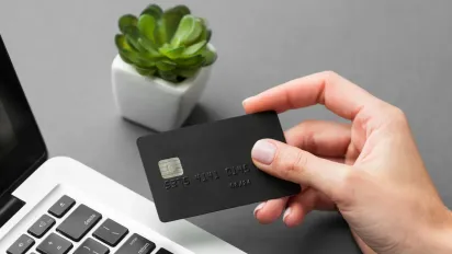 Банки масово блокують рахунки: за що понад 80 тисяч українців опинилися в "чорних списках" - фото