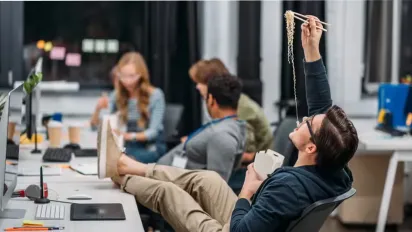 Обідня перерва: чи зобов’язаний роботодавець її оплачувати та які правила діють в Україні та ЄС - фото