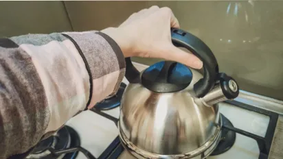 Чайник засяє як новий: секретний метод від застарілого жиру та нагару - фото