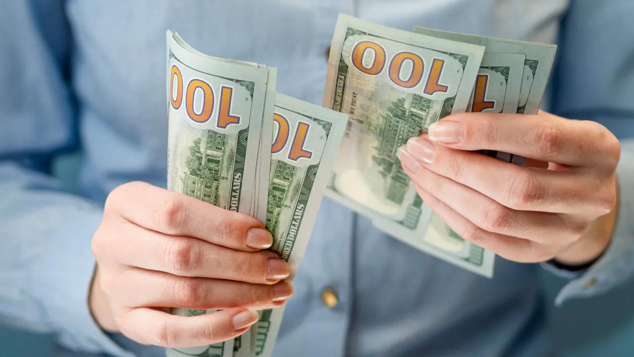 Долар і євро у вихідні: що відбувається з курсом в обмінниках 