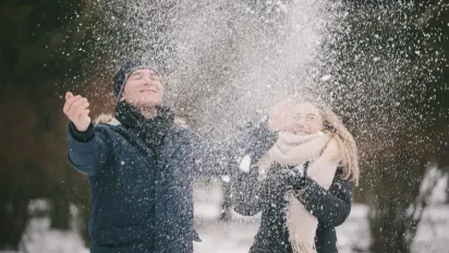 Тепло, але з «сюрпризом»: атмосферний фронт несе в Україну дощі та штормові пориви - фото