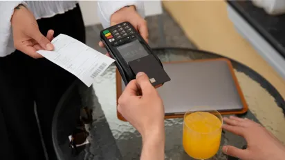 Прощавайте, паперові чеки: в Україні запустили «єЧек» у банківських застосунках - фото