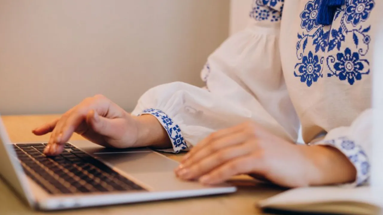 Мовний рекорд: в українській мові знайшли унікальне слово з трьома апострофами 