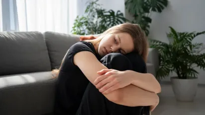 Це не лінощі: 5 прихованих симптомів депресії, які зазвичай ігнорують - фото