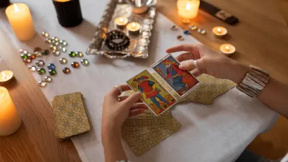 Гороскоп на 1 березня 2026 року за картами Таро для всіх знаків Зодіаку  - фото