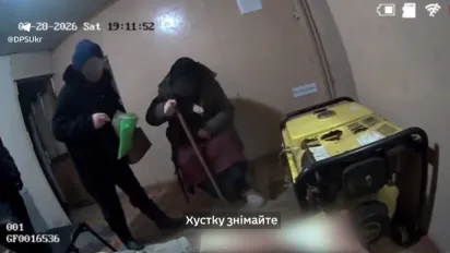 "Пенсіонерка" з секретом: 30-річний чоловік намагався втекти до Молдови в образі бабусі (ВІДЕО) - фото