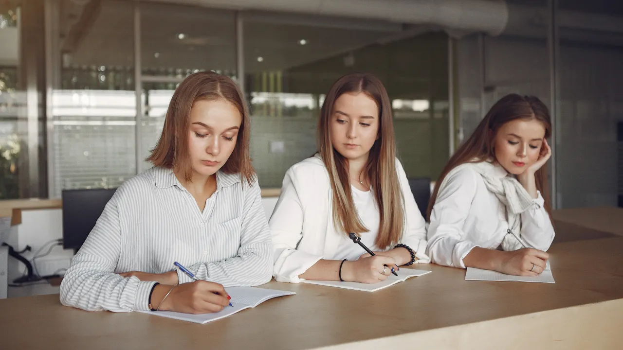 НМТ-2026 за кордоном: у яких країнах можна скласти іспит та як встигнути зареєструватися 