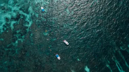 "Підпалимо будь-яке судно": Іран офіційно перекрив Ормузьку протоку - фото