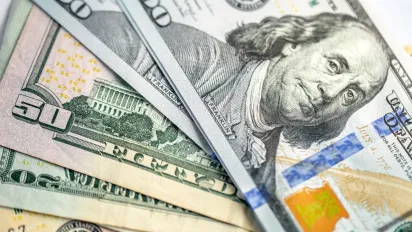 Долар пробив позначку 44: що відбувається в обмінниках та чого чекати далі - фото