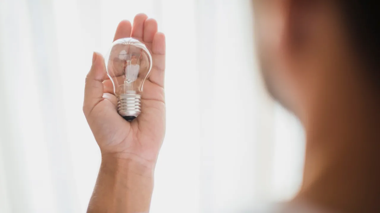 Українцям більше не доведеться перевіряти графіки: YASNO надсилатиме сповіщення про відключення світла 