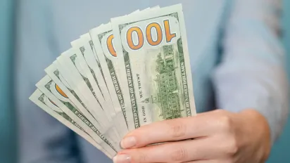 100 доларів за новим курсом: банкір озвучив прогноз вартості валюти до 15 березня - фото