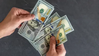 Долар різко подорожчав: який курс у банках та обмінниках 12 березня - фото