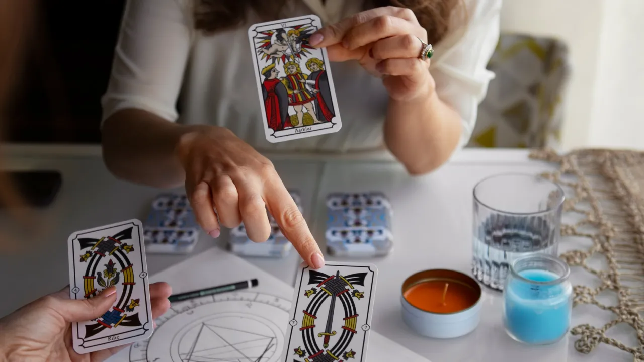 Гороскоп на 15 березня 2026 року за картами Таро для всіх знаків Зодіаку 