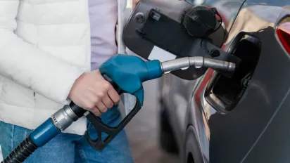 Ціни на бензин в Україні можуть почати знижуватись: українцям пояснили, за яких умов це стане реальністю - фото