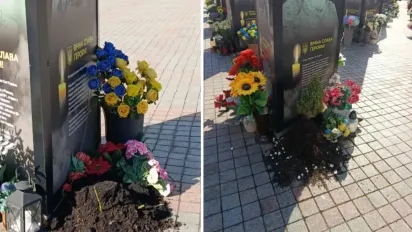 У центрі Рівного сплюндрували меморіал загиблим героям: невідомі викрали квіти та кашпо - фото