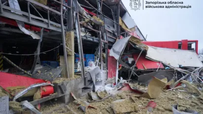 Росіяни завдали удару по терміналу "Нової пошти" у Запоріжжі: є постраждалі (ФОТО) - фото