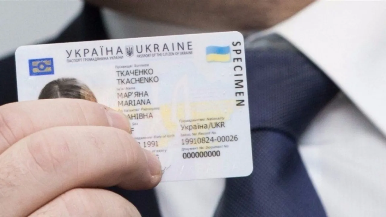 Українці, які досягли 16 років, мають право самостійно змінити своє прізвище, ім’я або по батькові, — ЦНАП 