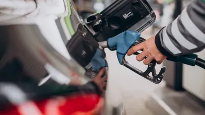 Ціни на пальне на АЗС нестримно летять угору: скільки коштують бензин, дизель та автогаз - фото