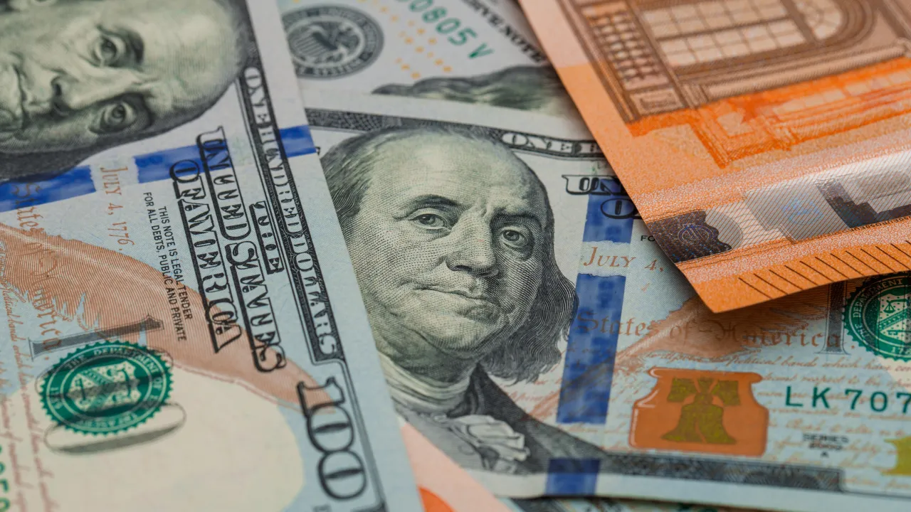 Курс валют на 19 березня: скільки коштують долар та євро в банках та обмінниках 