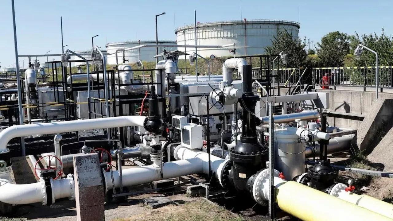 Експерти ЄС прибули до України для перевірки нафтопроводу "Дружба", - Reuters 