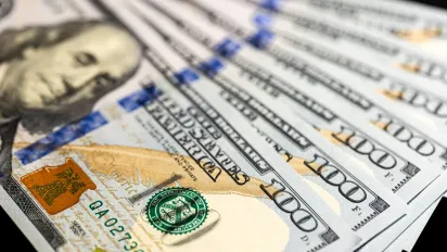 Скільки коштує валюта в Україні сьогодні: курс долара та євро 22 березня - фото