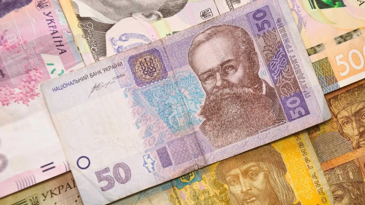 Доплата 20 000 гривень на картку: хто з українців отримає додаткові виплати до кінця березня 
