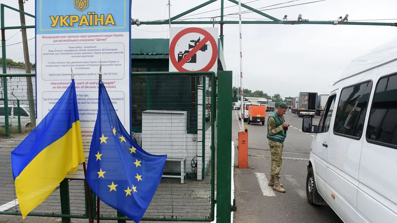 Виїзд дітей за кордон у 2026 році: ДПСУ пояснила, кому не потрібна згода другого з батьків 