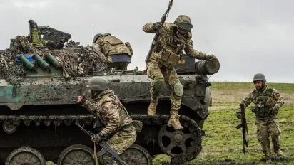 Держслужба лише після армії: кого з чоловіків не візьмуть на посаду без військового досвіду - фото