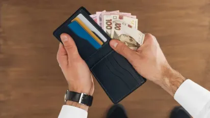 Українці отримають 1500 грн у квітні: оприлюднено перелік категорій, кому гроші прийдуть автоматично - фото