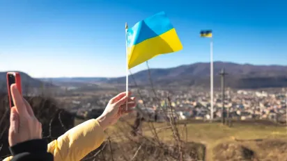 Зеленський вручив почесні відзнаки «Місто-герой України»: перелік громад - фото