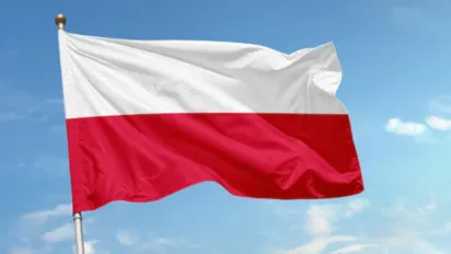 Українці в Польщі можуть втратити статус і право на роботу: критична вимога до 31 серпня - фото