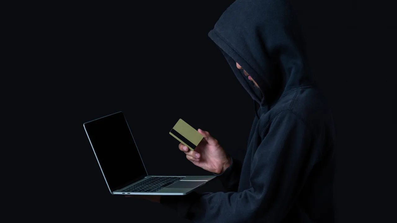 Клієнтів Monobank попередили про нову аферу: як діють шахраї 