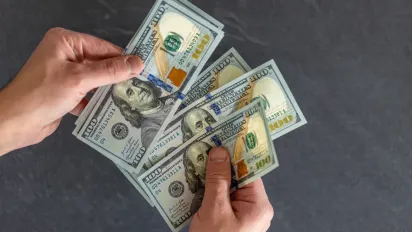 Євро дорожчає в Україні: який курс валют в банках та обмінниках сьогодні - фото