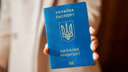 Не лише військові: кого з жінок можуть не випустити за кордон у 2026 році та як працюють перевірки - фото