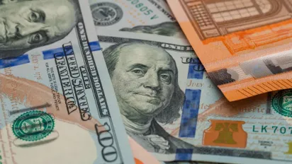 Курс валют у ПриватБанку 28 квітня: долар та євро знову зросли  - фото
