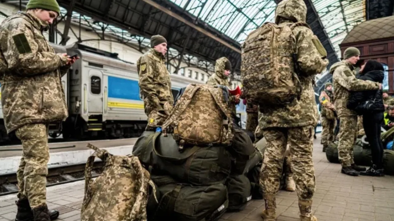 Заборонити виїзд молоді та знизити мобілізаційний вік: зі скількох років хочуть призивати юнаків 
