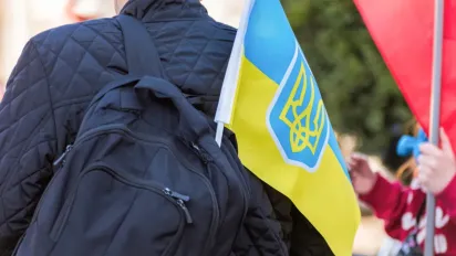 Виїзд за кордон з 18 років: в Україні пропонують запровадити нову обов'язкову умову для юнаків - фото