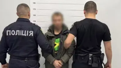  В Ужгороді чоловік відкрив стрілянину в багатоповерхівці через борг (ФОТО) - фото