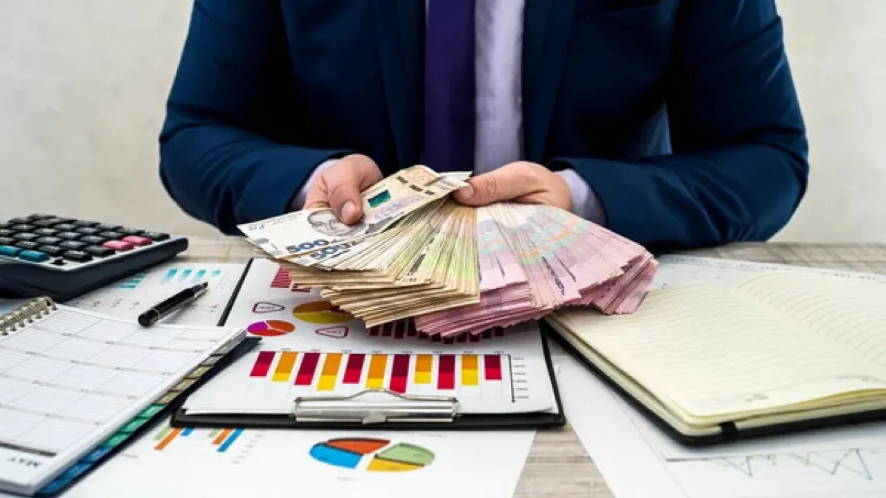 Зарплати в Києві злетіли на 31%: список професій, де платять найбільше у травні 