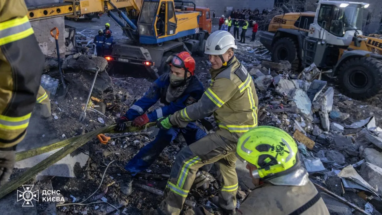 Кількість загиблих від вчорашнього удару по Києву зросла до 24 осіб 