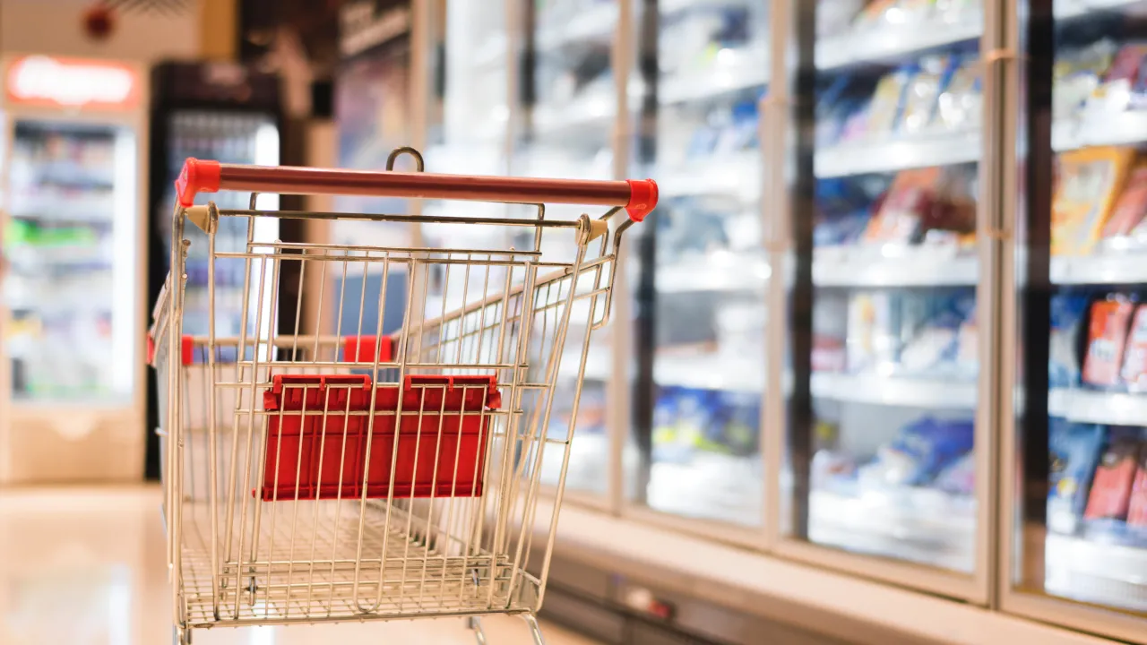 Деякі українці зможуть отримати продукти від держави безкоштовно: уряд ухвалив рішення 